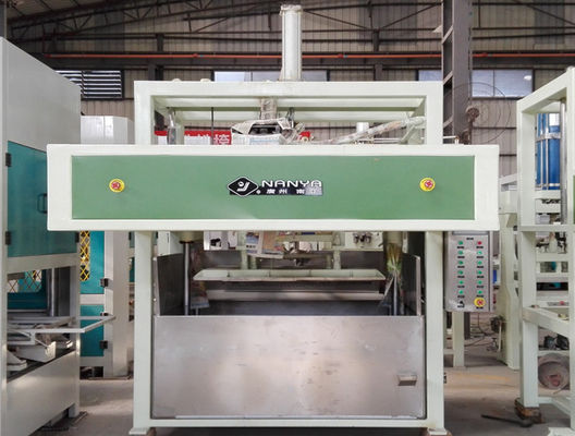 700 পিসি / এইচ ডিম কার্টন মেশিন রাইক্রোক্রেটিং ফর্মিং প্রকারের 3-4 জন